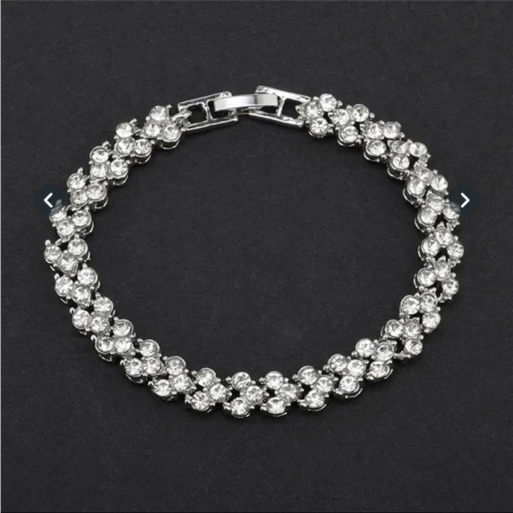 Gold and Crystal Bracelet - Picture 3 of 5